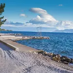 2 Bedroom Amazing In Apartament Dramalj