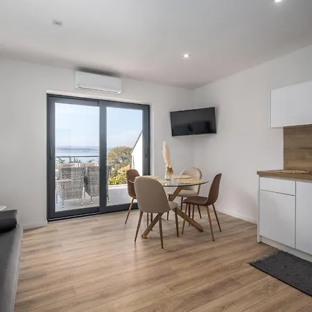 2 Bedroom Amazing In Dramalj